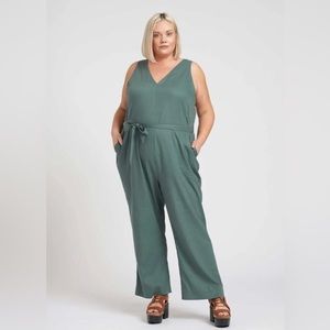 Universal Standard | Luna Linen Sleeveless Jumpsuit